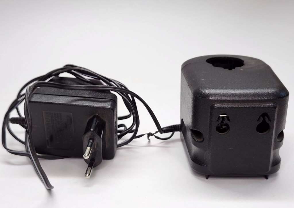 Зарядное устройство Black & Decker HKSD-012272