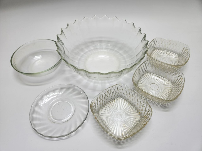 Салатник блюдце и розетки (6 предметов ) стекло