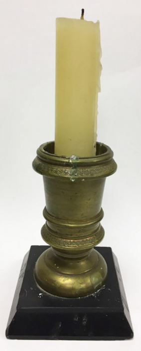 Подсвечник со свечой, металл, 12,5 см. (сост. на фото)