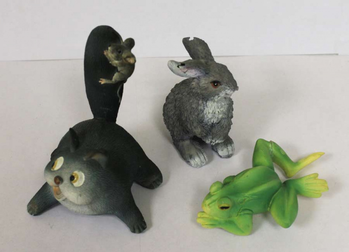 Набор фигурок кота, зайца и лягушки (состояние на фото)