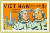 (1983-040) Марка Вьетнам "В. Джанибеков и Гуррагча"    Интеркосмос III Θ