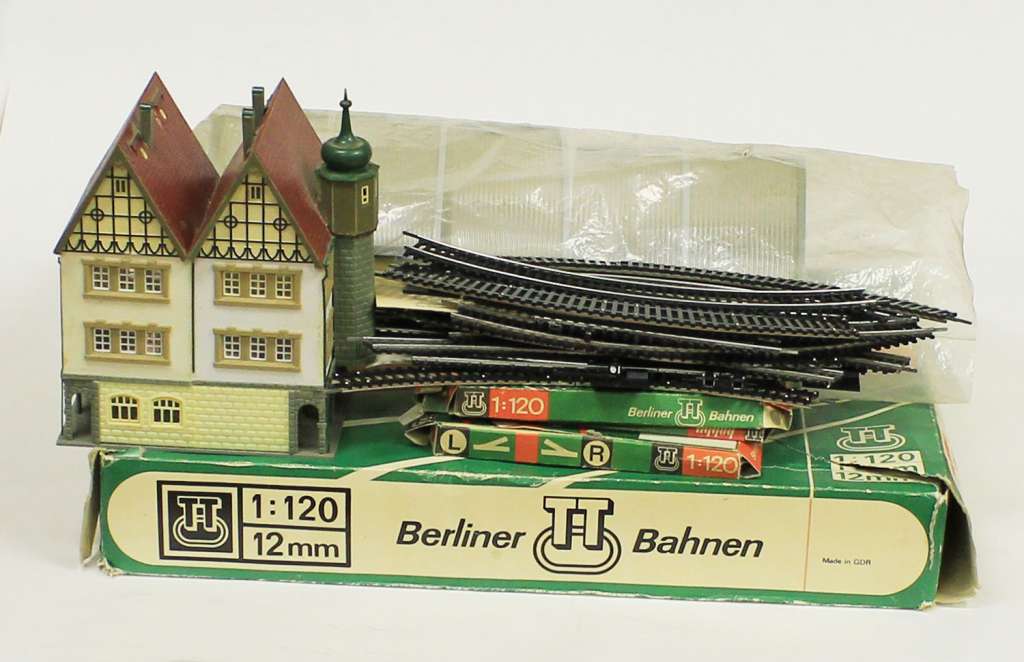 Железная дорога Berliner Bahnen 1:120 12 мм, ГДР, с комплектующими, рабочая (см. фото)
