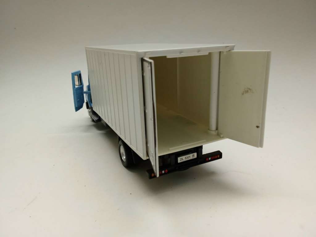 Модель авто 1:43 ЗИЛ 5301 без коробки