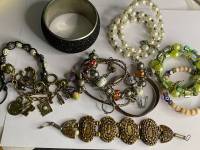 Набор браслеты 11 шт из искусственны материалов