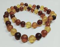 Бусы янтарные трехцветные общая длина 49 см 22 гр (сост. на фото)