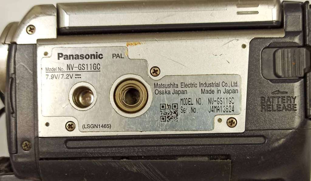 Видеокамера Panasonic NV-GS11 с адаптером ( Сост. на фото )