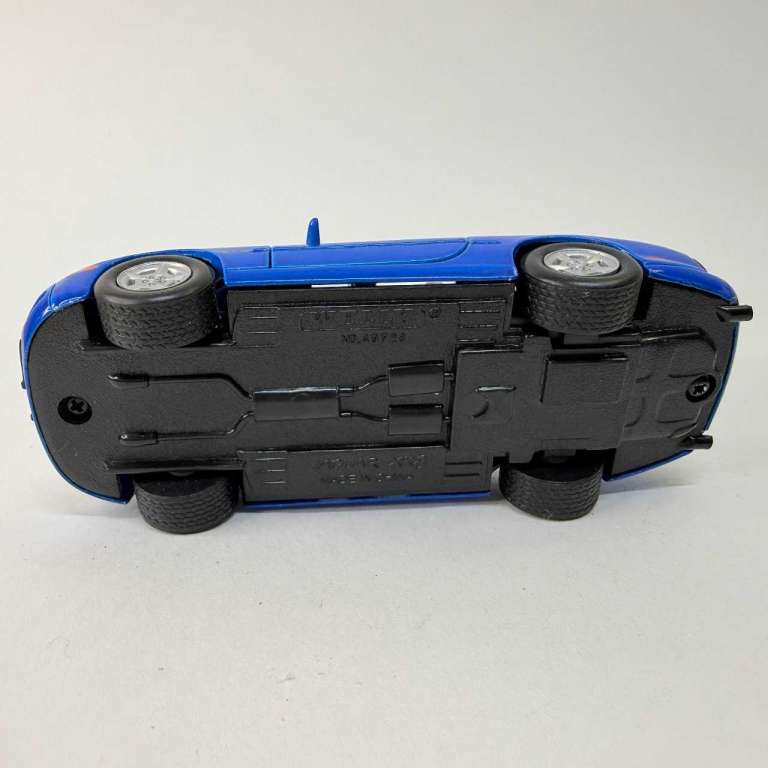 Welly Jaguar XK8 1:43 в коробке