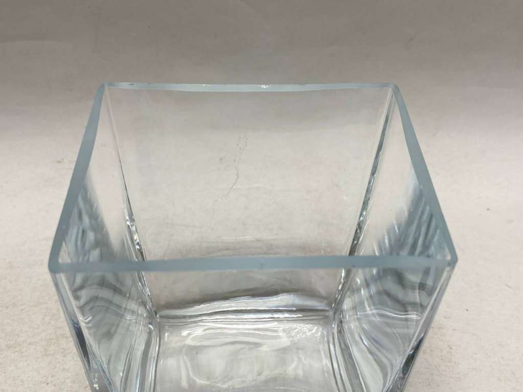 Ваза прозрачное стекло, геометрия