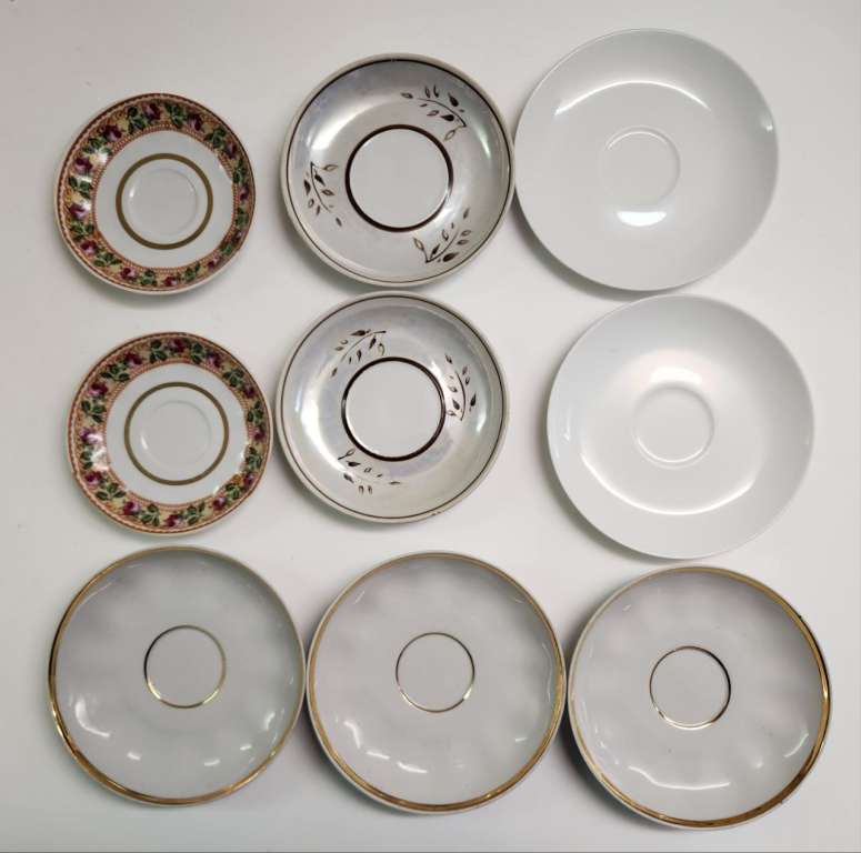 Блюдца 33 штуки чайные кофейные разные