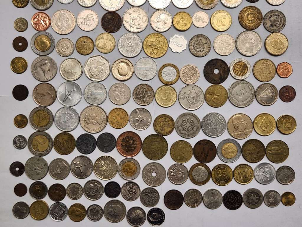 Набор иностранных монет 145 штук