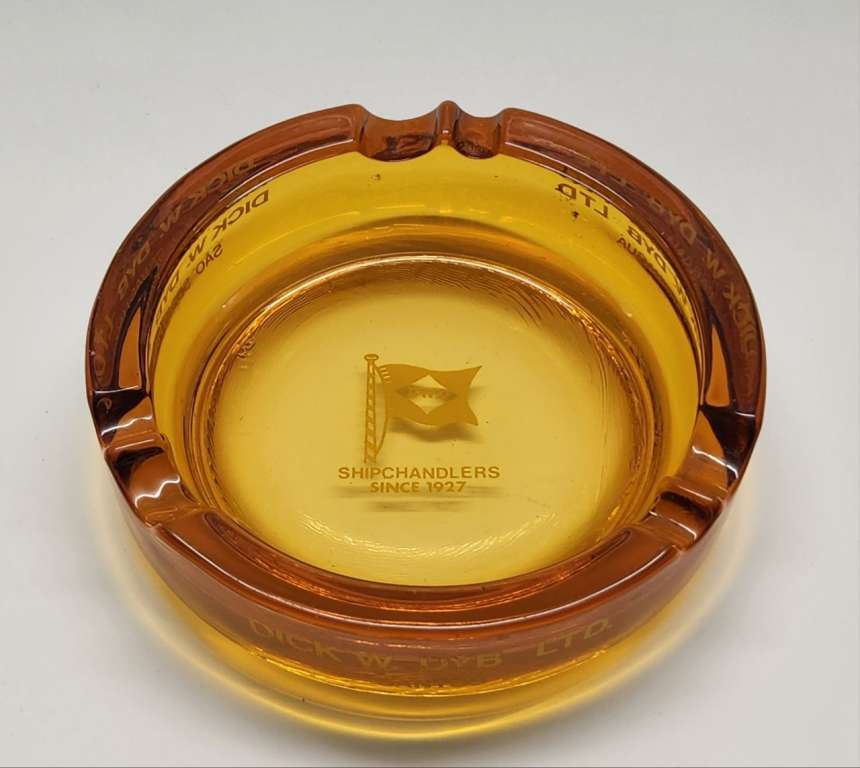 Пепельница для сигар и сигарет цветное стекло