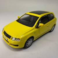 Модель авто Fiat Stilo хэтчбек 1:43 без блистера Cararama Hongwell