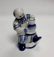 Фарфоровый сувенир "Гончар", гжель