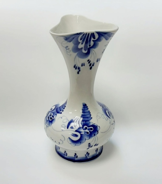 Ваза "Трилистник", фарфор, гжель