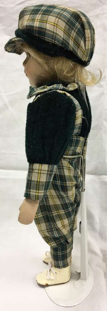 Кукла на подставке (сост.на фото)