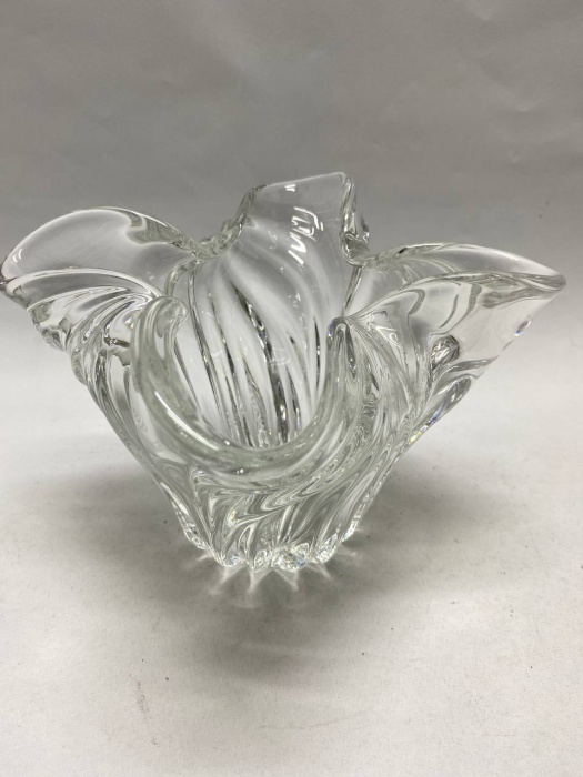 Ваза стекло волнистый край 15 см