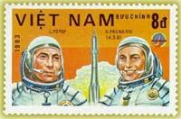 (1983-041) Марка Вьетнам "Л. Попов и Д. Прунариу"    Интеркосмос III O