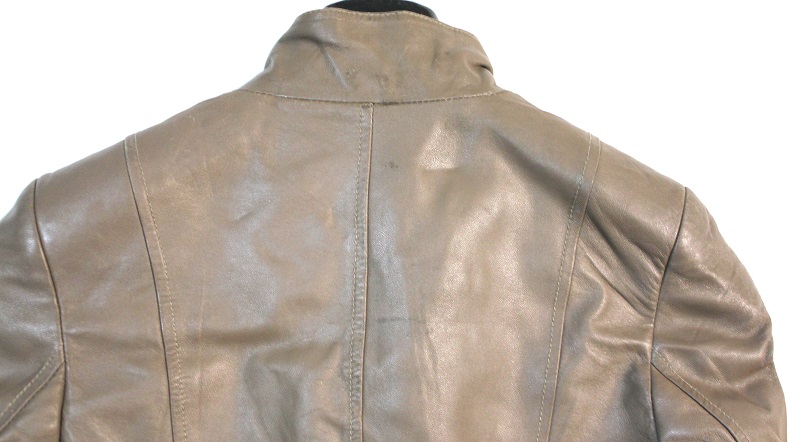 Куртка женская, кожа, р-р L, пятна на спине, потёртости, Корея (сост. на фото)