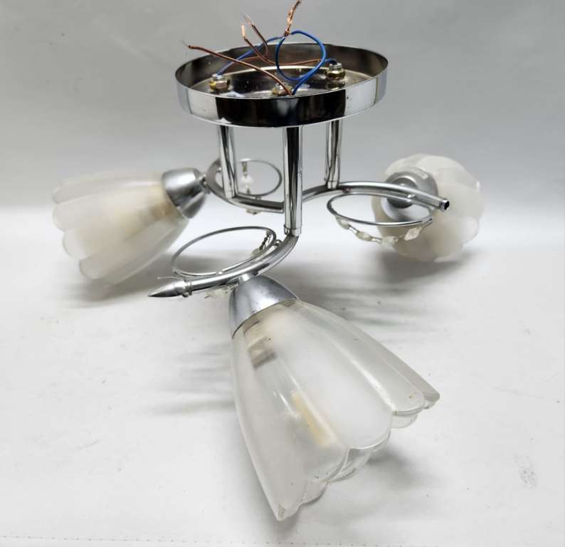 Люстра потолочная 3 плафона трехрожковая б/у