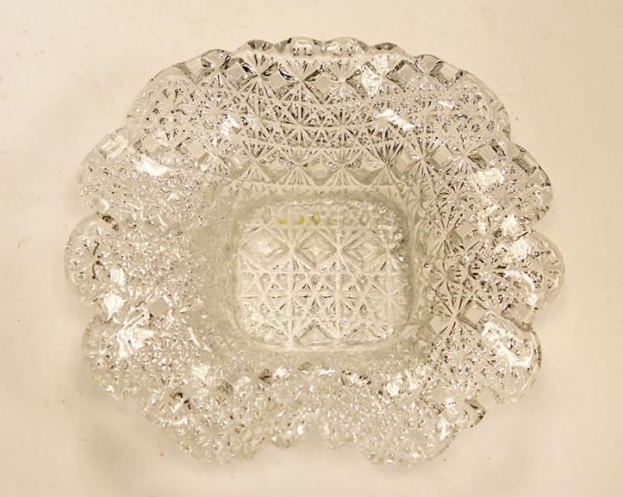 Тарелка декоративная из прозрачного стекла (состояние на фото)