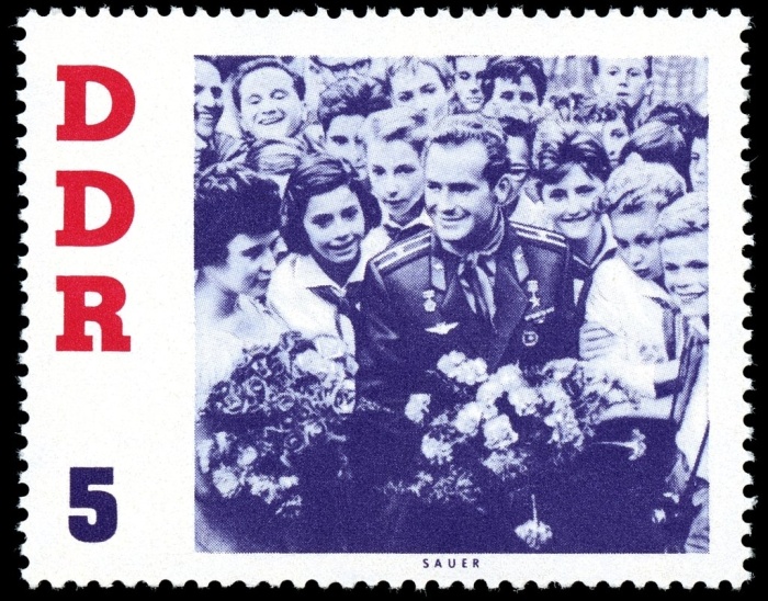 (1961-057) Марка Германия (ГДР) "С пионерами"    Визит Титова в ГДР II &Theta;