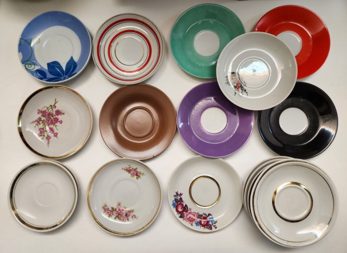 Блюдца 20 штук чайные разные яркие
