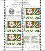 (1974-037) Блок Польша "Эмблема"    Серебряная медаль на чемпионат мира по футболу 1974г. в Мюнхене 
