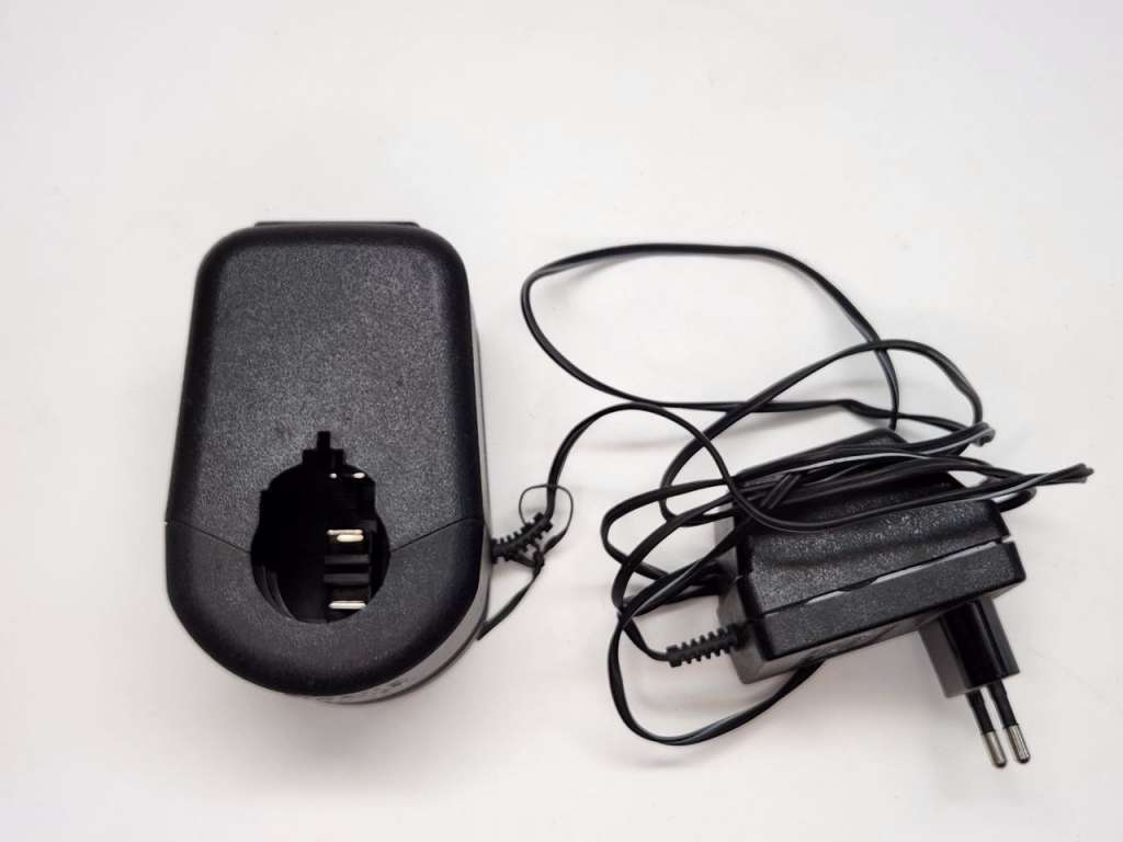 Зарядное устройство Black & Decker HKSD-012272