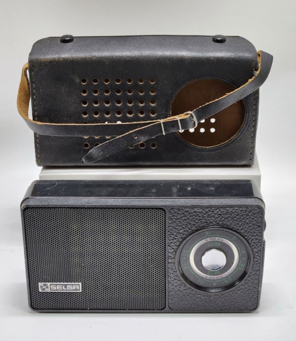 Радиоприемник Selga 405 СССР в кожаном чехле работает