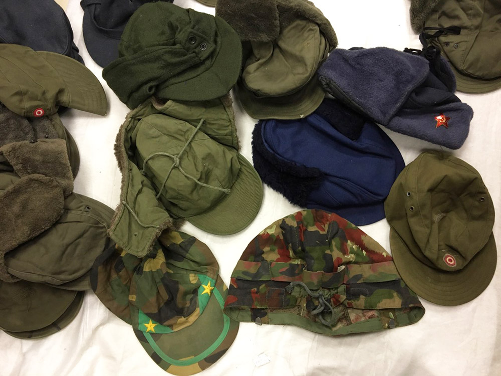 Коллекция военных шапок, 36 шт. (сост. на фото)