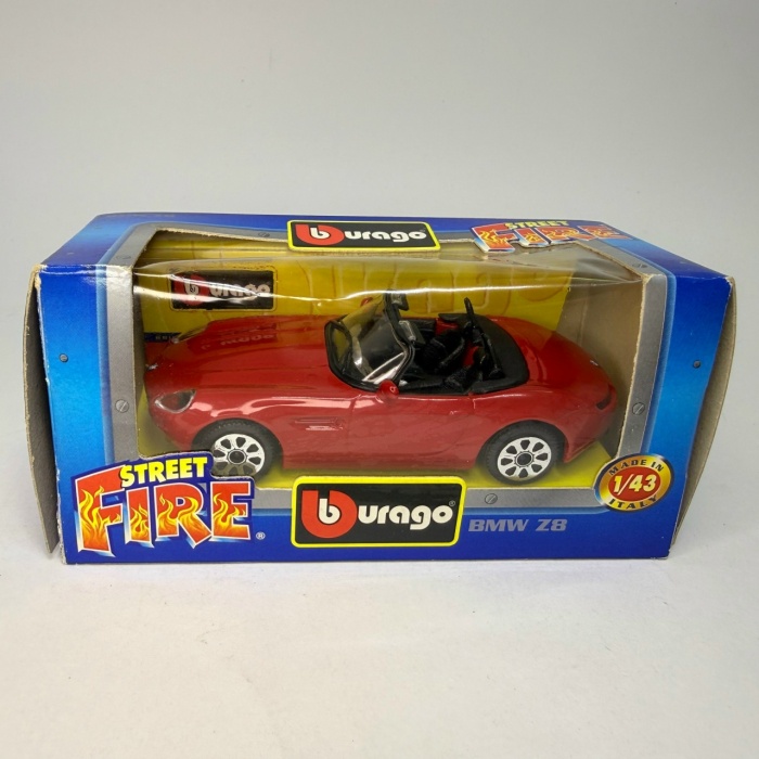 Модель BBurago BMW Z8 Roadster в коробке
