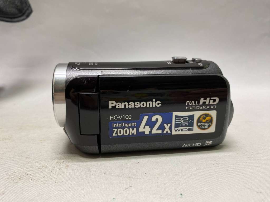 Видеокамера Panasonic HC-V100  .  Сост. хорошее
