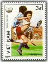 (1986-014) Марка Вьетнам "Футбол (4)"    ЧМ по футболу 1986, Мехико III Θ
