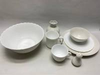 Набор посуды 2 тарелки, 2 чашки, 2 салатника, солонка и ваза