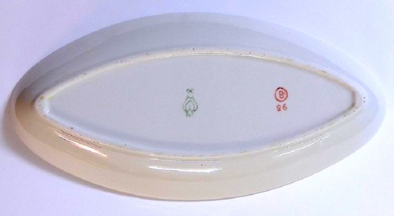 Селёдочница, фарфор, з-д  Пролетарий, 25*12*3 см., СССР (сост. на фото)