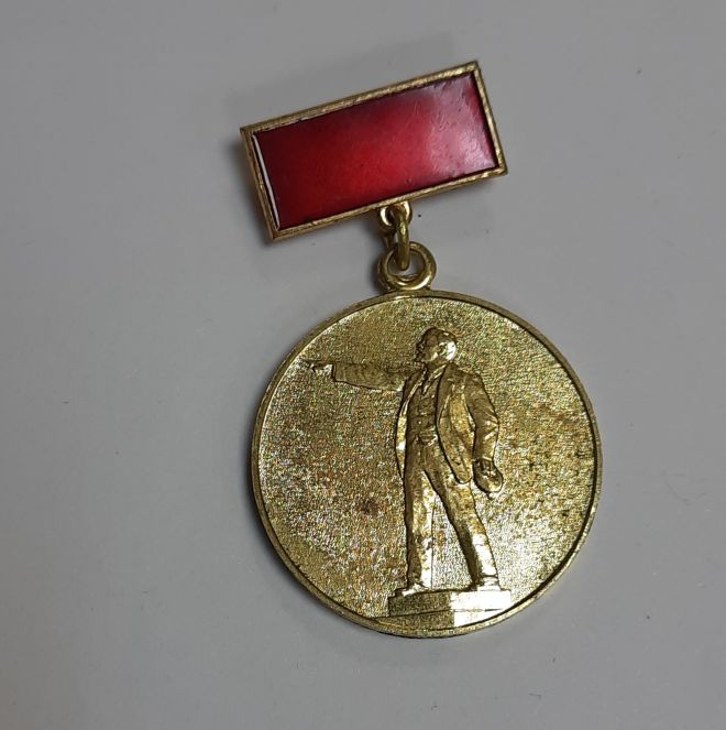 Значок Знак СССР &quot;Завод &quot;Ильич&quot;, 50 лет&quot; На булавке 