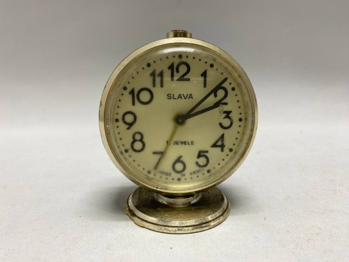 Будильник Слава 11 камней (на ходу)
