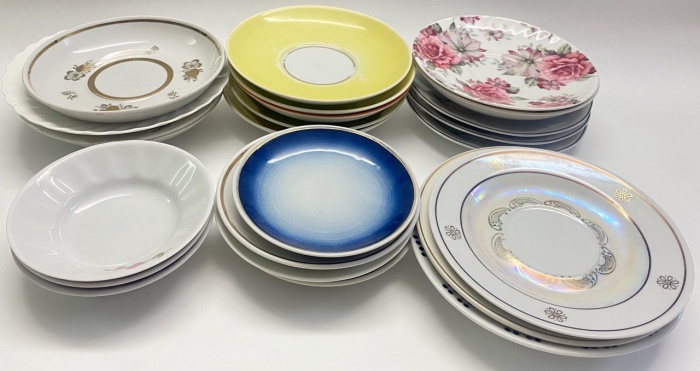 Блюдца чайные  24 шт разные 