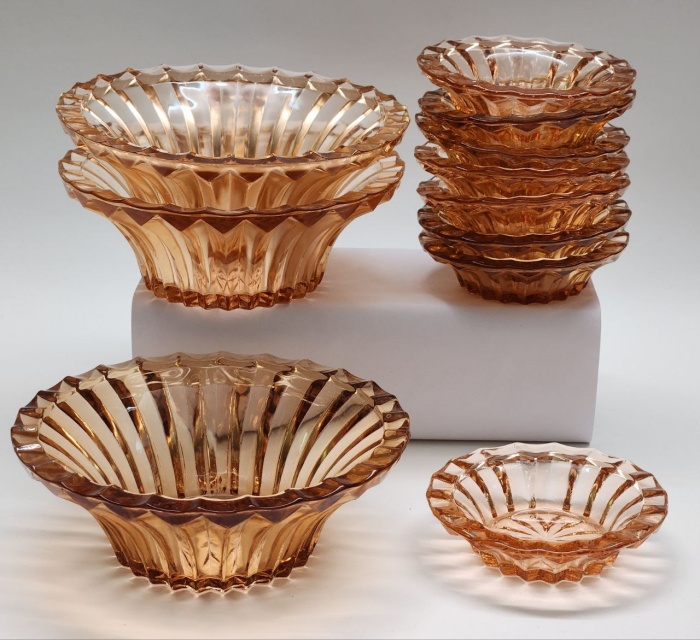 Салатники конфетницы розетки икорницы цветное карамельное стекло СССР 11 предметов