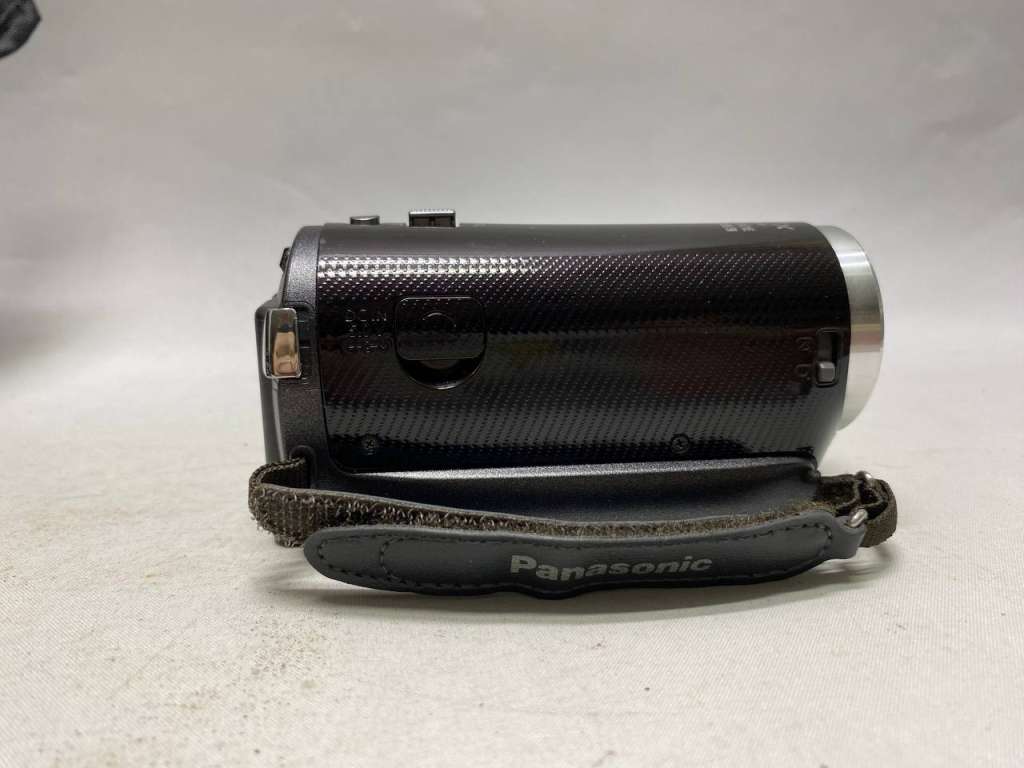 Видеокамера Panasonic HC-V100  .  Сост. хорошее