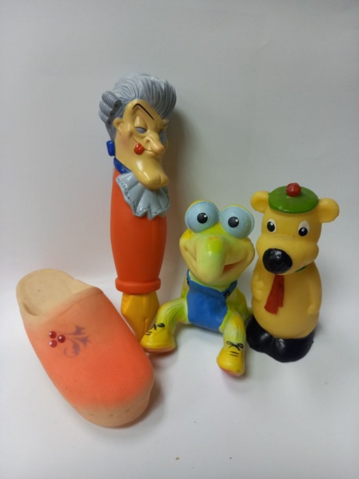 Набор разных игрушек,резиновых 4 шт (сост.на фото)