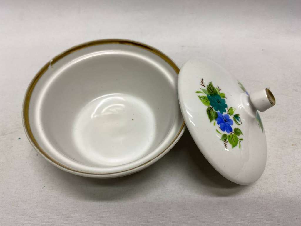 Сахарница масленка с Красный фарфорист Грузино СССР