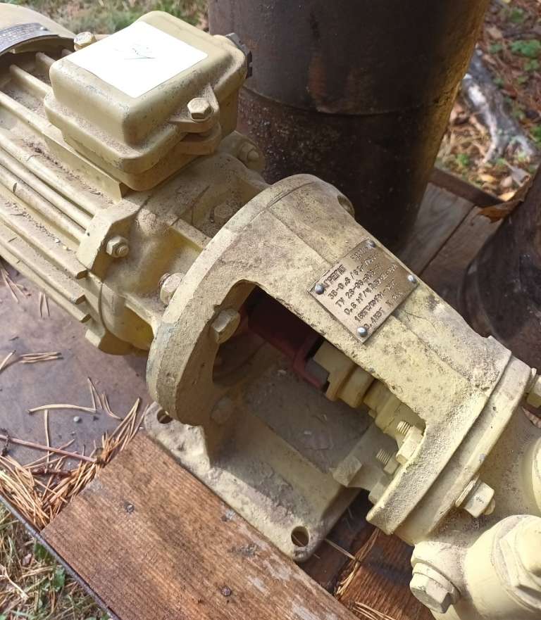 Насос судовой с двигателем (см фото)