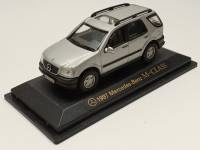Модель авто 1:43 Mercedes-Benz Yat Ming в коробке нужна подклейка зеркала