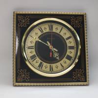 Часы настенные квадратные Янтарь кварц СССР