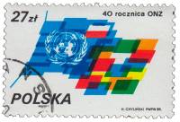 (1985-045) Марка Польша "Флаги"    40 лет ООН II Θ
