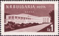 (1958-025) Марка Болгария "Гостиница в Варне"   Курорты Болгарии (2) II Θ