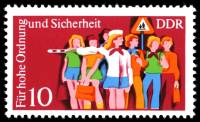 (1975-071) Марка Германия (ГДР) "Пешеходы"    Безопасность дорожного движения II Θ