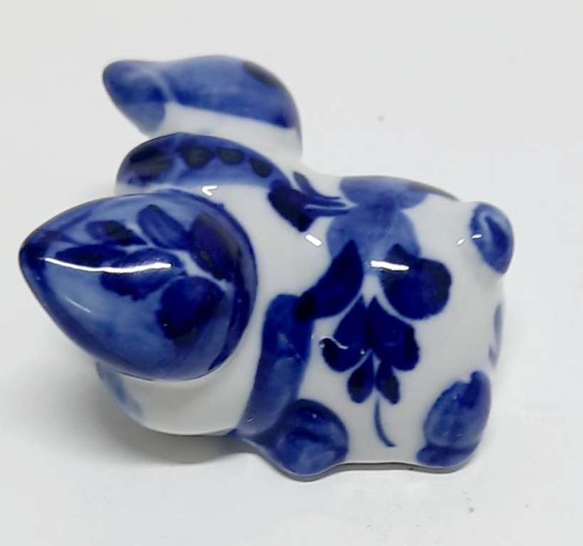 Фарфоровый сувенир "Хрюшка" (сост. на фото)