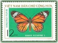 (1976-002) Марка Вьетнам "Данаида монарх"   Бабочки III Θ